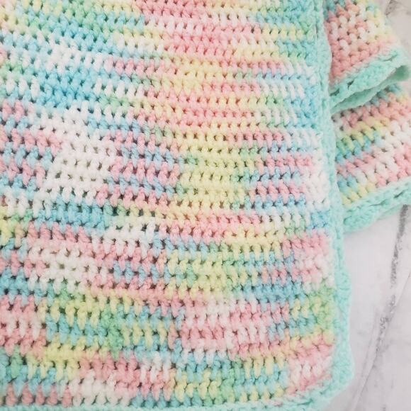 Crochet multi color baby crib blanket size 36×30 scalloped edge hand made - Picture 3 of 5